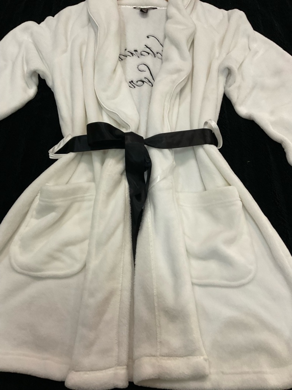 Victoria's Secret White Plush Robe with Black Belt - Picture 3 of 12